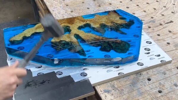 making a blue coral leaf made with deep pour epoxy resin and olivewood