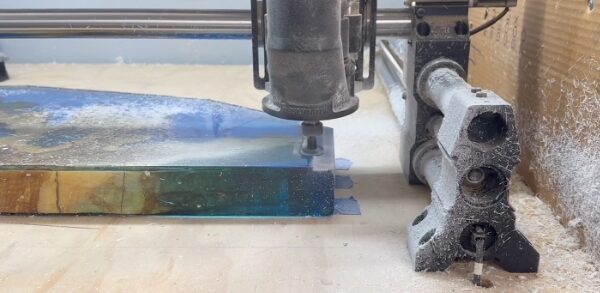 making a blue coral leaf made with deep pour epoxy resin and olivewood