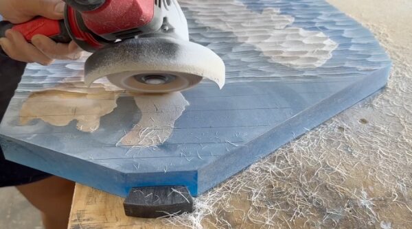 making a blue coral leaf made with deep pour epoxy resin and olivewood