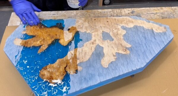 making a blue coral leaf made with deep pour epoxy resin and olivewood